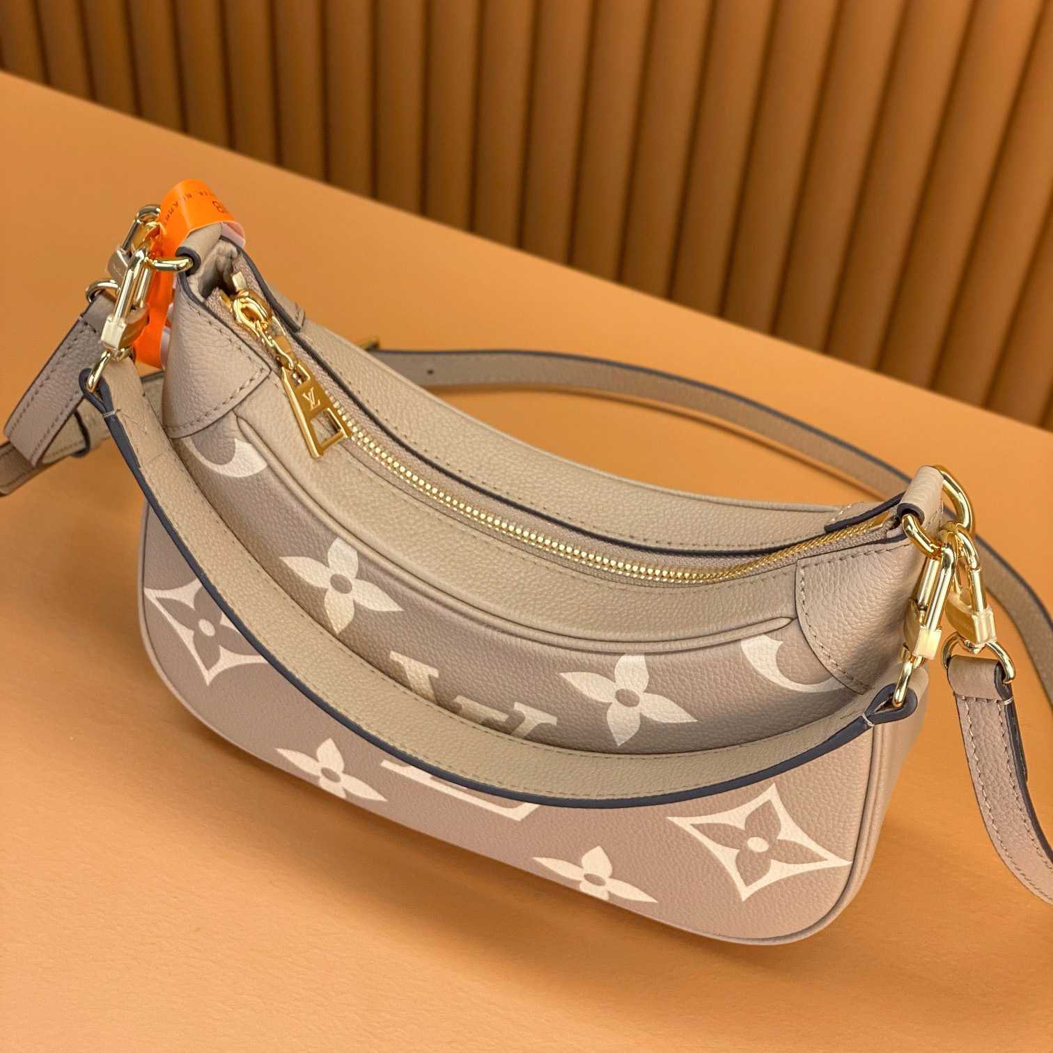 Louis Vuitton Bagatelle (24x18x7cm)      M46112 - FashionPlug