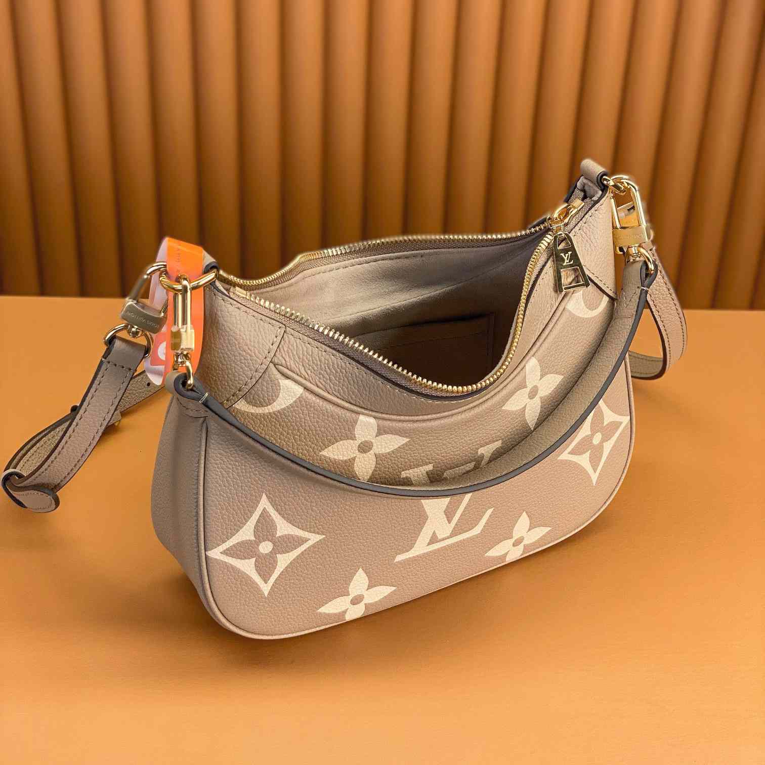 Louis Vuitton Bagatelle (24x18x7cm)      M46112 - FashionPlug