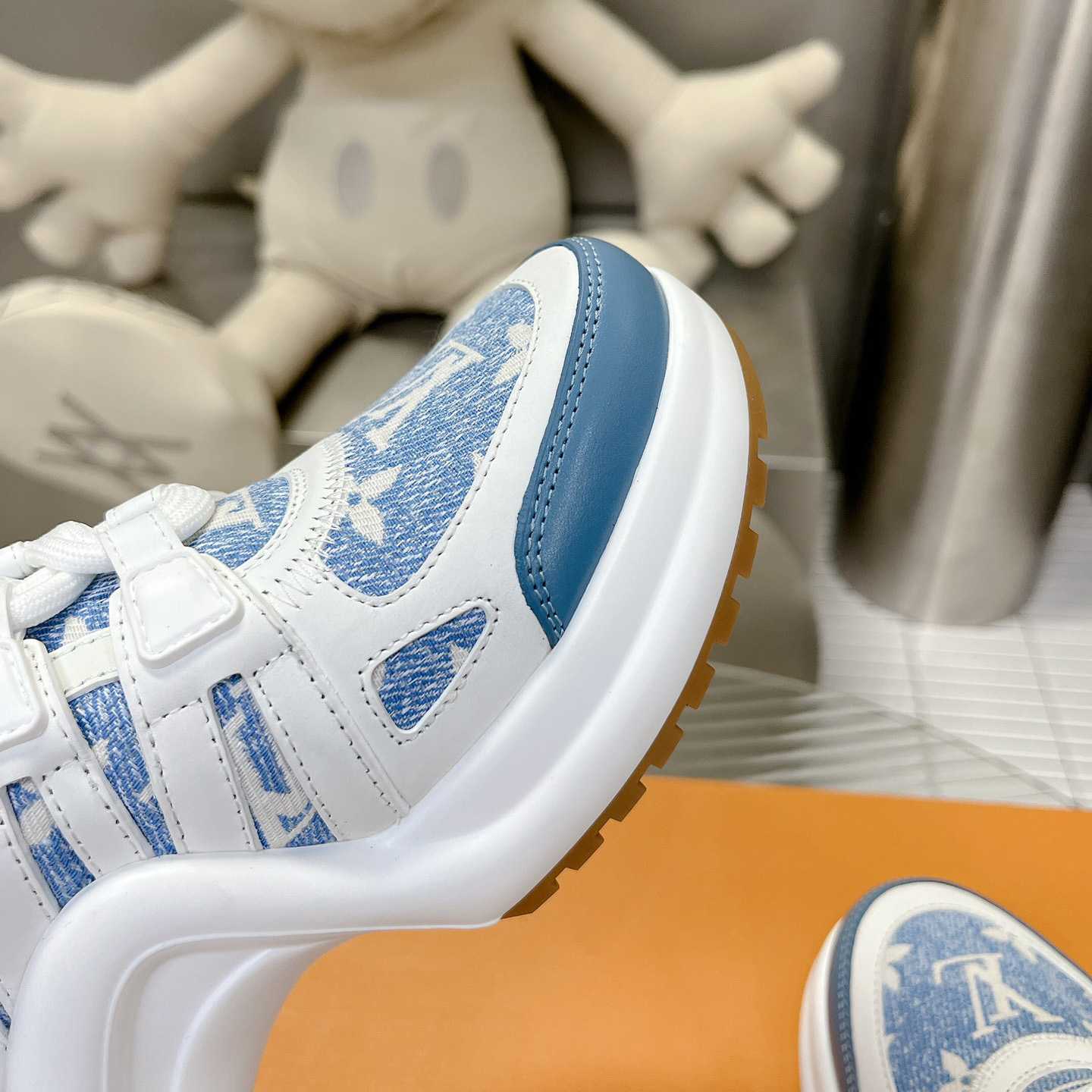 Louis Vuitton LV Archlight Sneaker     1AB30T - FashionPlug