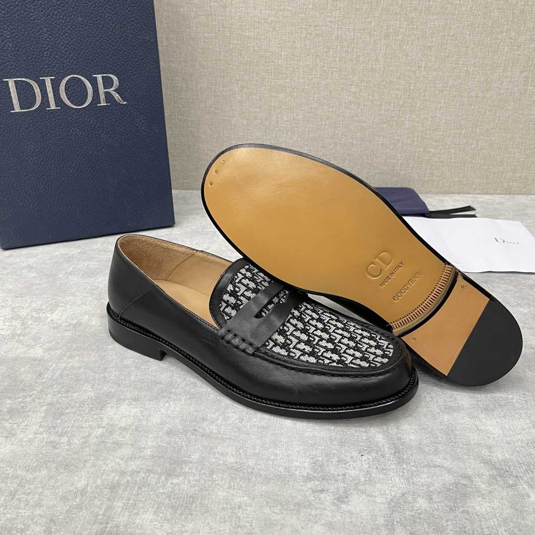 Dior Explorer Loafer - FashionPlug