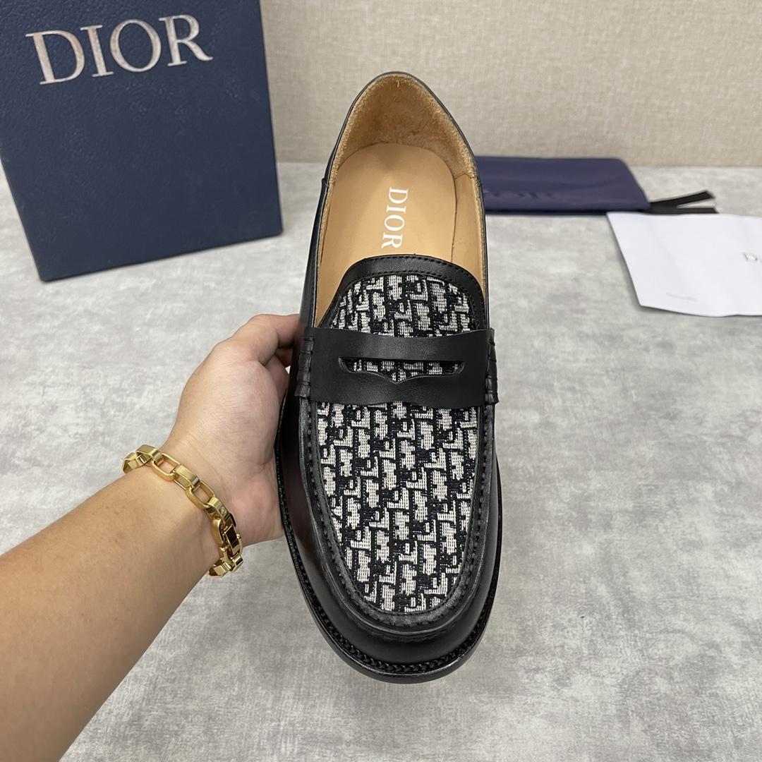 Dior Explorer Loafer - FashionPlug