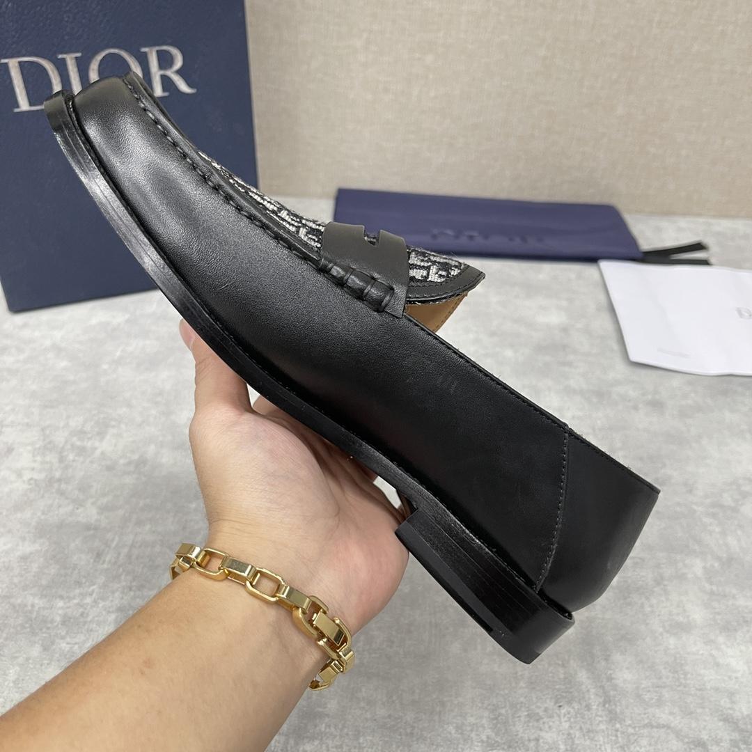 Dior Explorer Loafer - FashionPlug