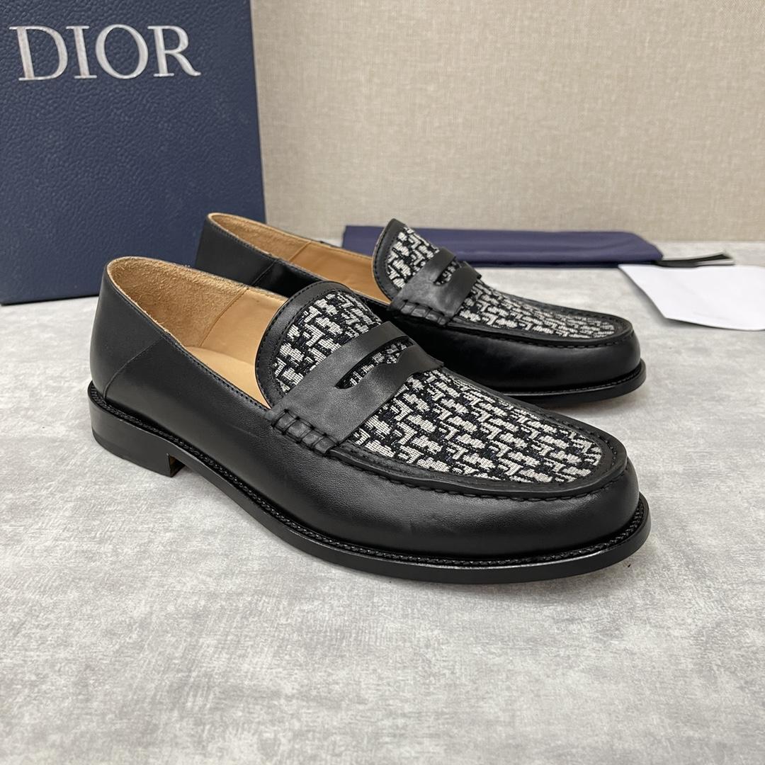 Dior Explorer Loafer - FashionPlug