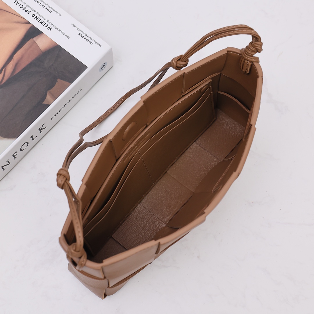 Bottega Veneta Cassette Pouch On Strap - FashionPlug