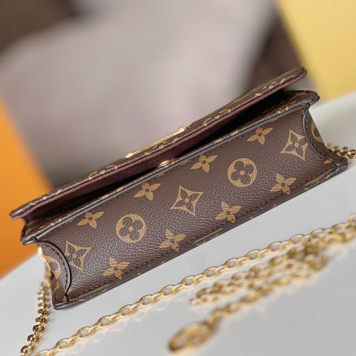 Louis Vuitton Wallet On Chain Lily (20.7 x 10.2 x 3.5cm)   M82509 - FashionPlug