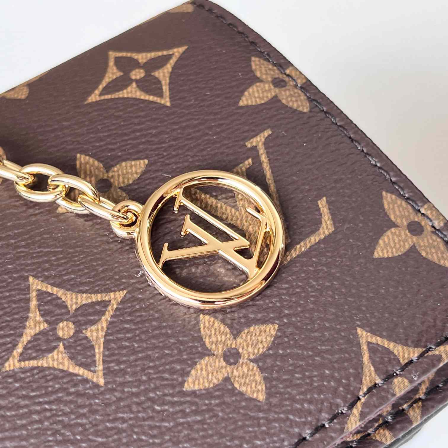 Louis Vuitton Wallet On Chain Lily (20.7 x 10.2 x 3.5cm)   M82509 - FashionPlug