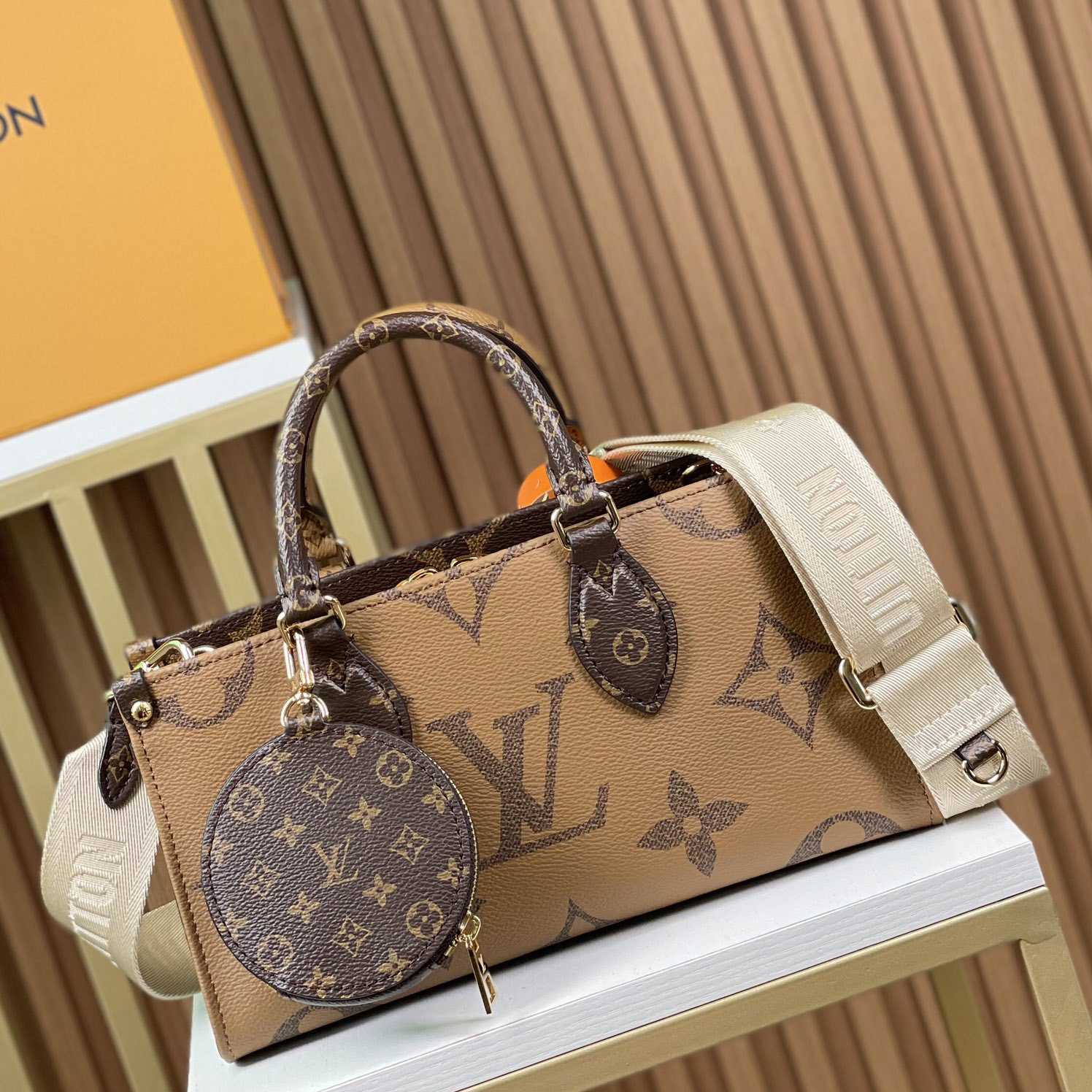 Louis Vuitton OnTheGo East West    M46653 - FashionPlug