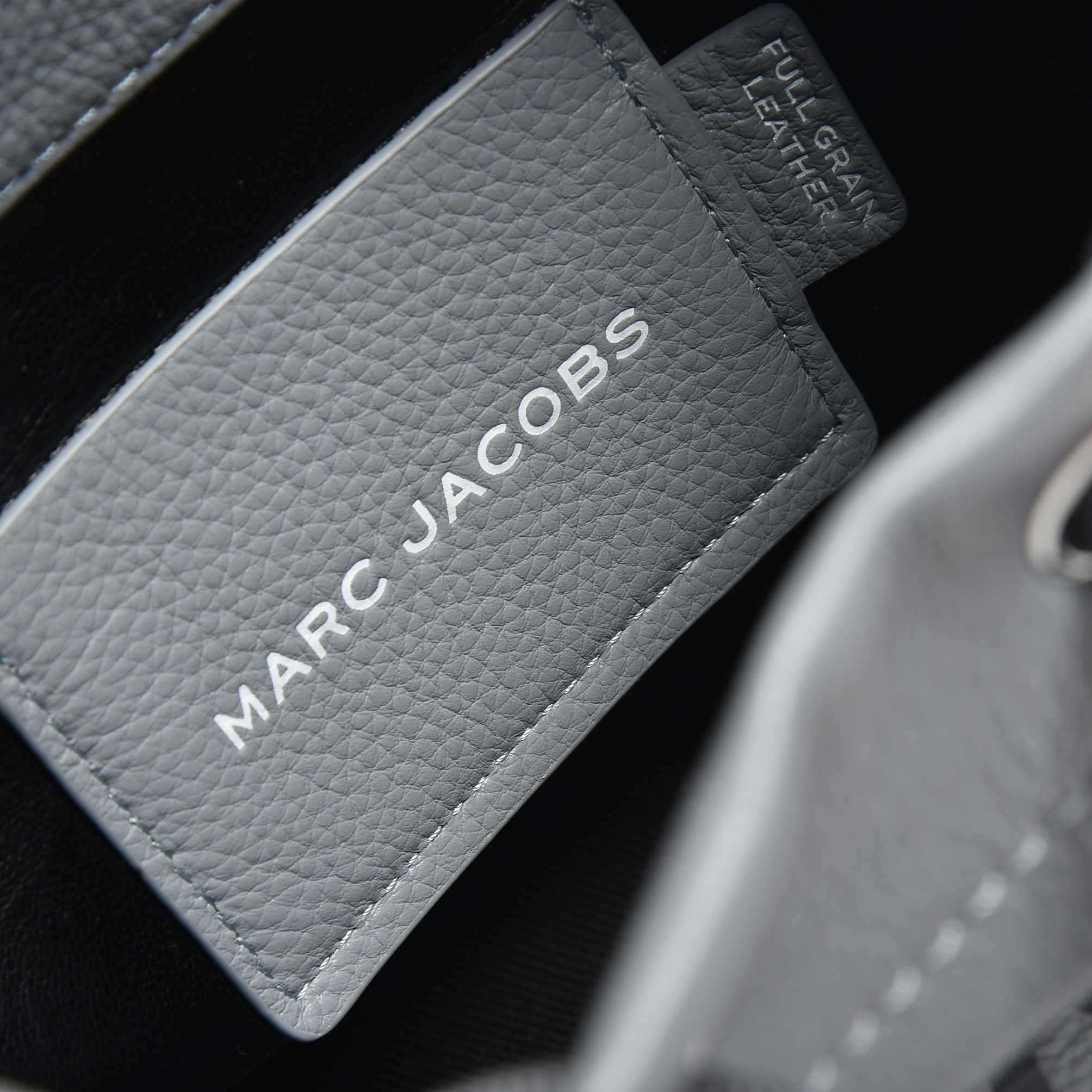 Marc Jacobs Women's Leather The Bucket Bag  - FashionPlug