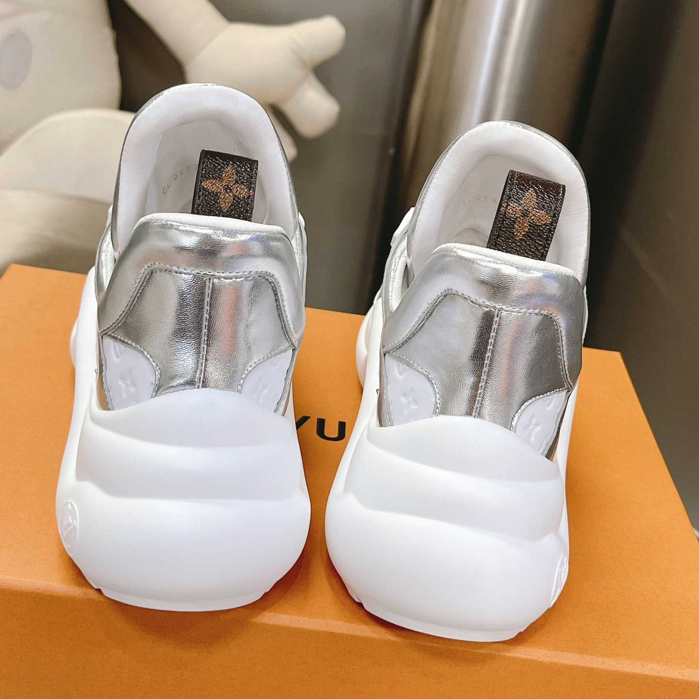 Louis Vuitton LV Archlight Sneaker     1ABVFN - FashionPlug