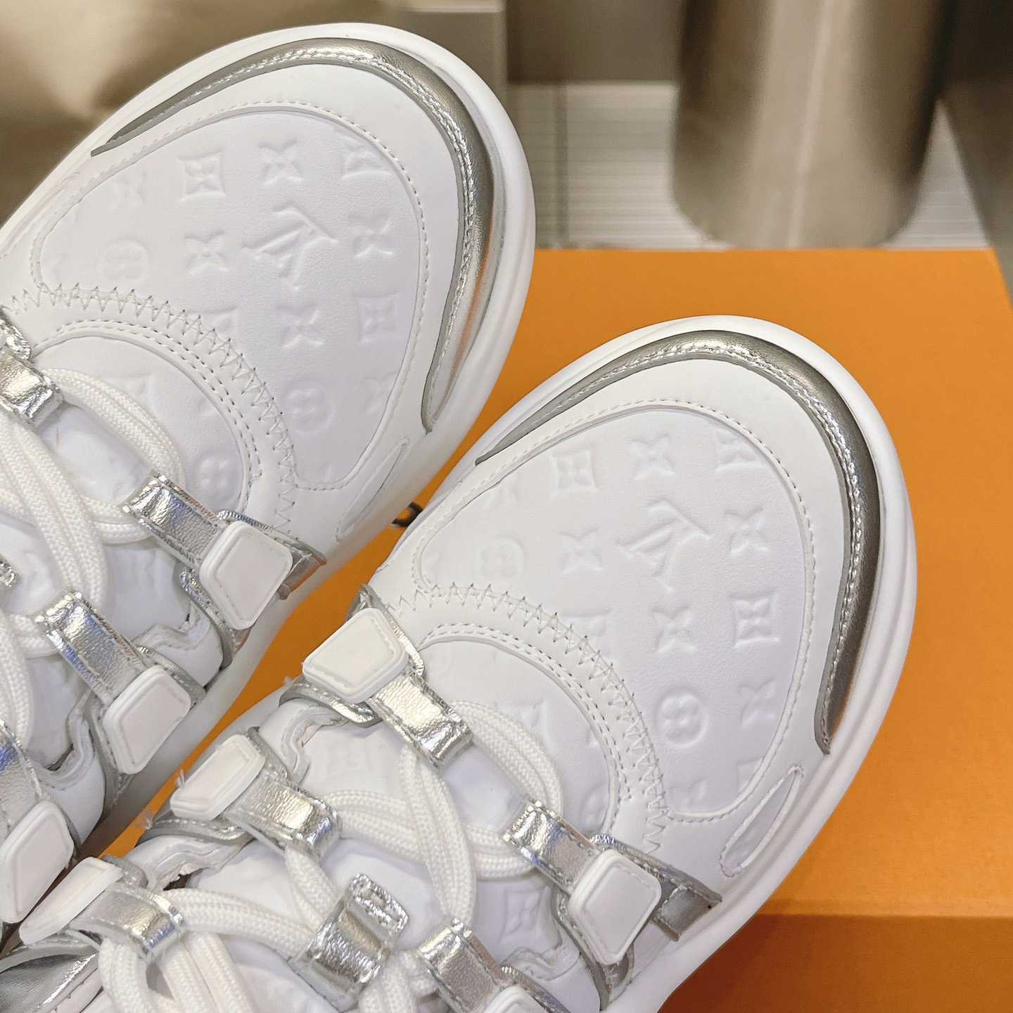 Louis Vuitton LV Archlight Sneaker     1ABVFN - FashionPlug