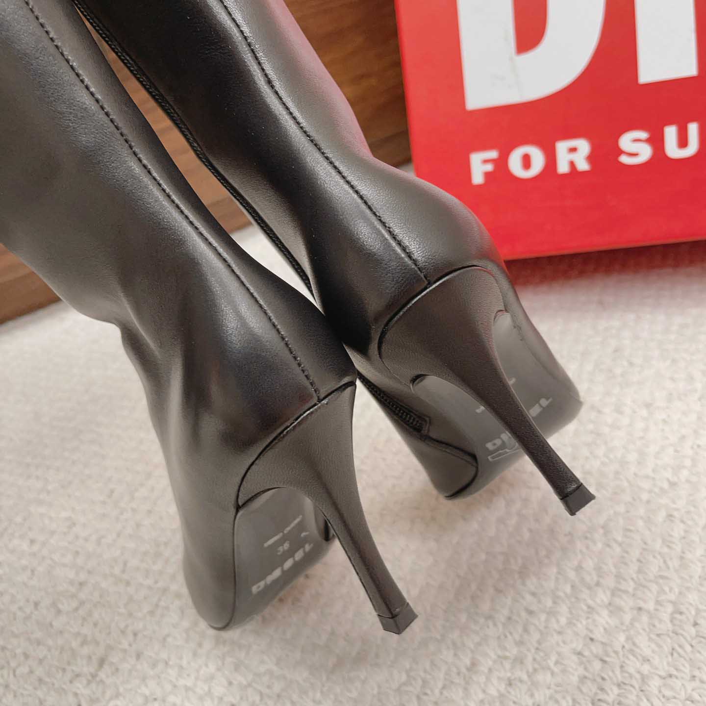 Diesel D-Venus HBT - Leather Boots With Oval D Plaque - FashionPlug
