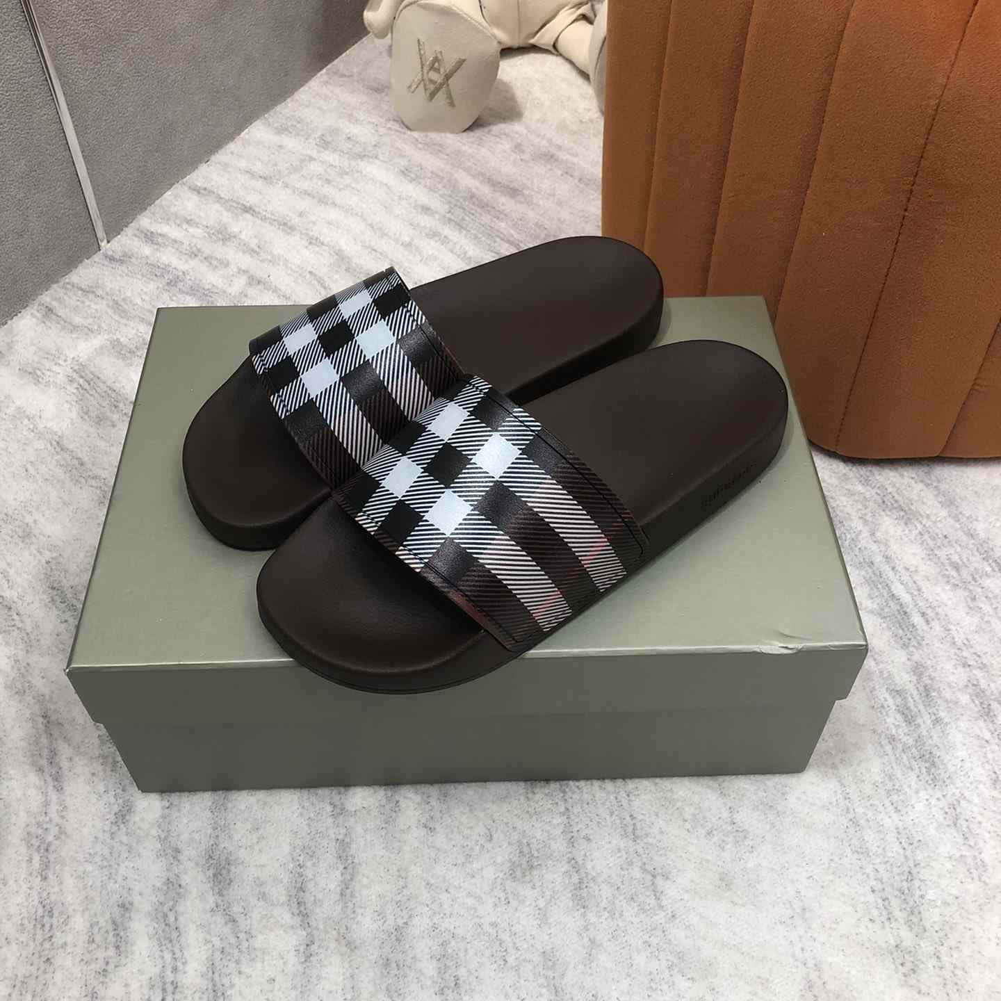 Burberry Check Print Slides - FashionPlug