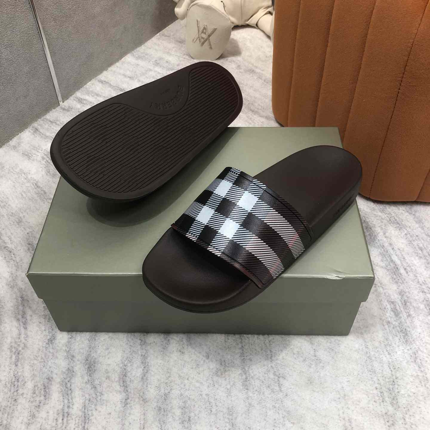 Burberry Check Print Slides - FashionPlug