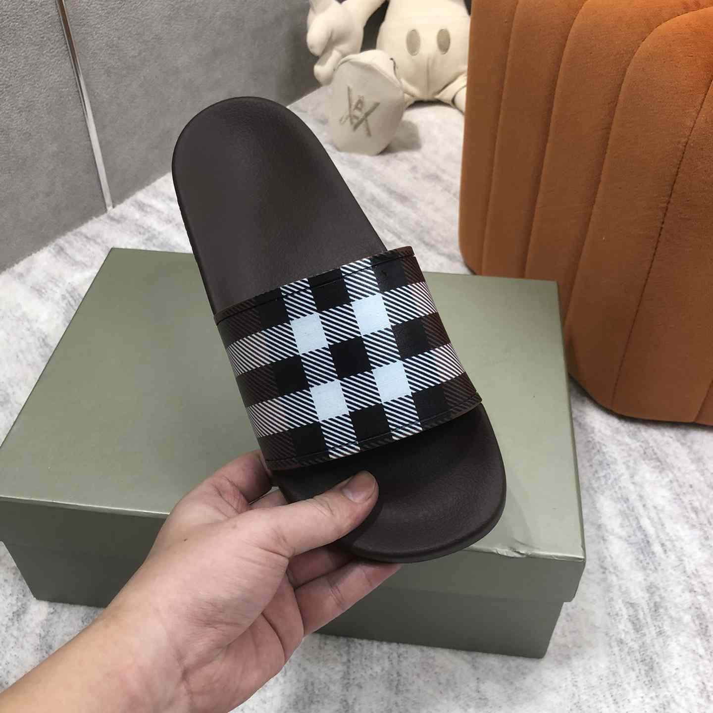 Burberry Check Print Slides - FashionPlug
