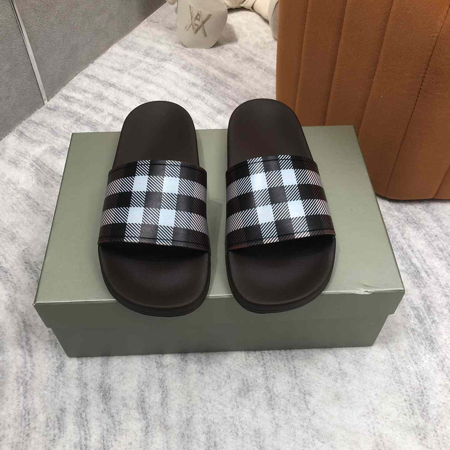 Burberry Check Print Slides - FashionPlug