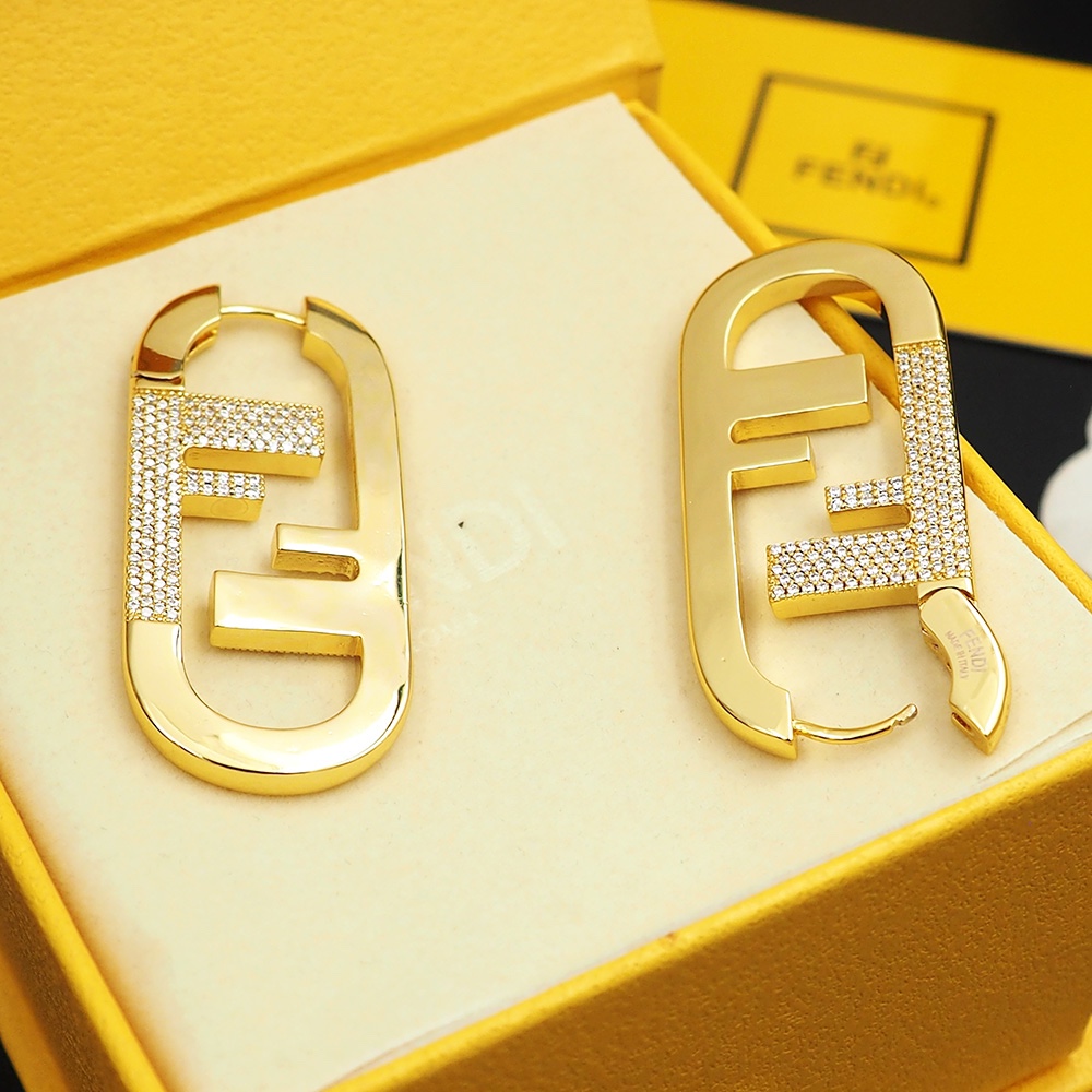 Fendi O’Lock Single Earring - FashionPlug