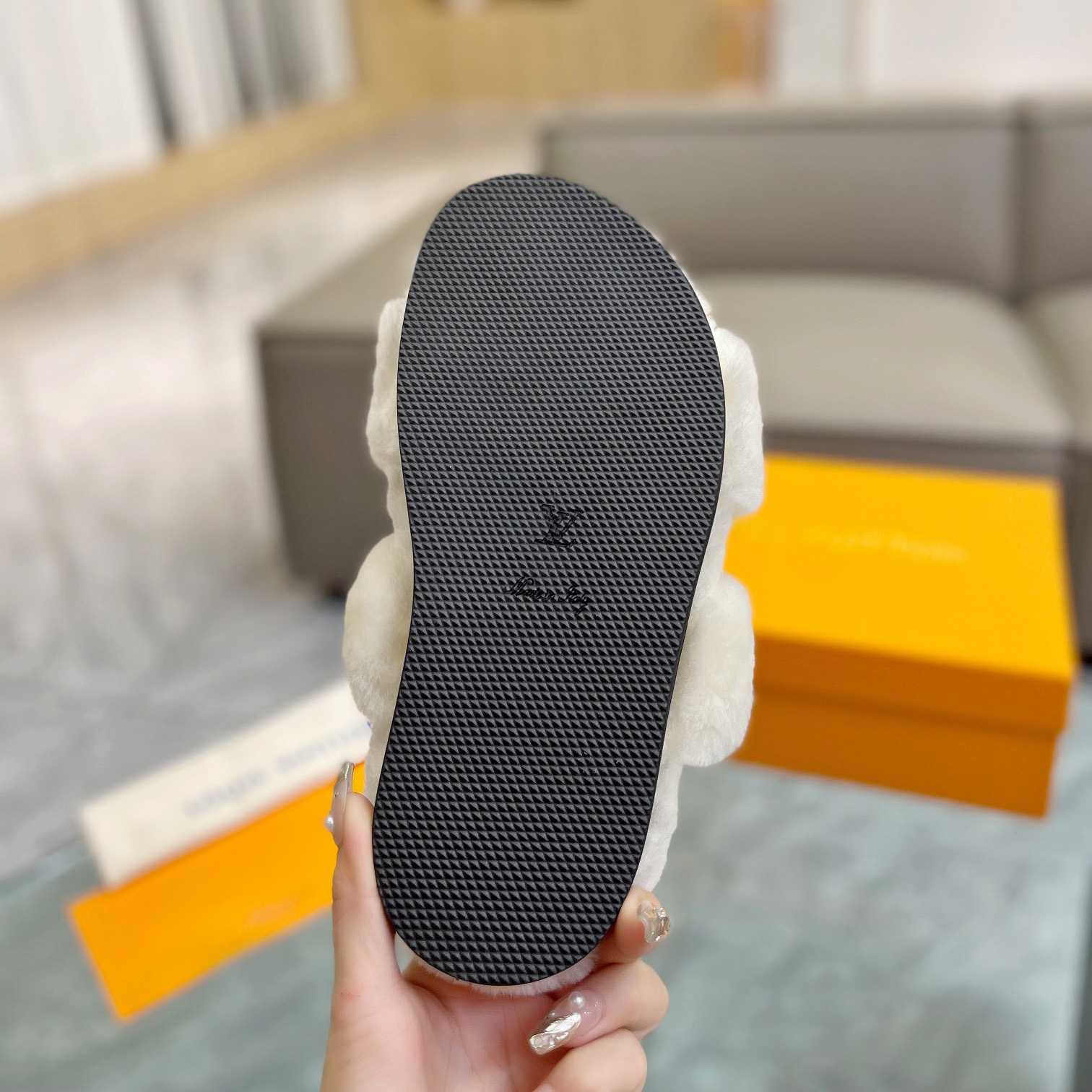 Louis Vuitton LV Sunset Comfort Flat Mule - FashionPlug