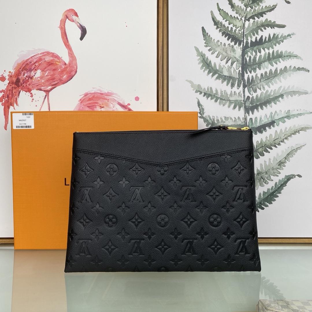 Louis Vuitton Daily Pouch  (29.5 x 21x 1cm)  M62937 - FashionPlug