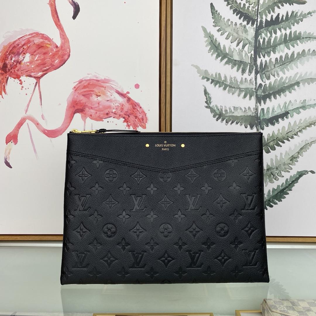 Louis Vuitton Daily Pouch  (29.5 x 21x 1cm)  M62937 - FashionPlug