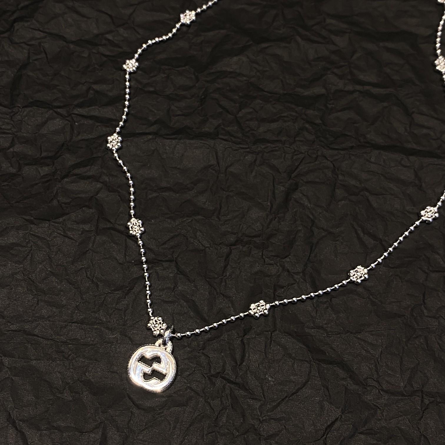Gucci Interlocking G Necklace In Silver - FashionPlug