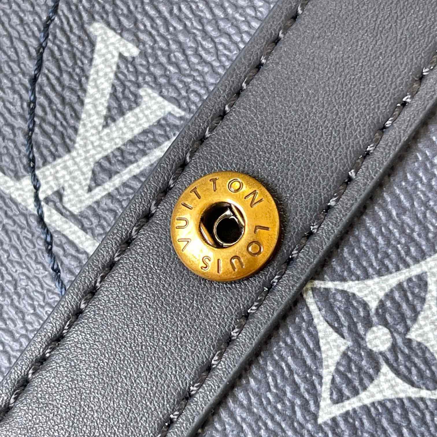 Louis Vuitton Christopher MM (38 x 44 x 21cm)   M46805 - FashionPlug