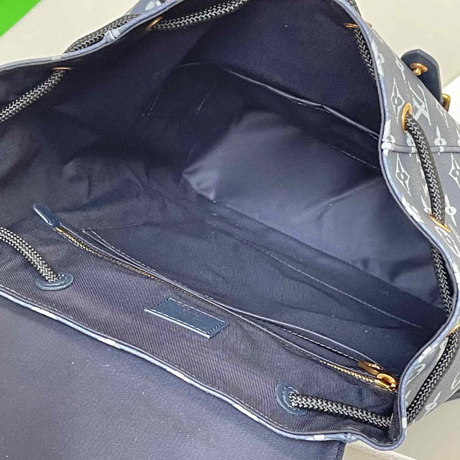 Louis Vuitton Christopher MM (38 x 44 x 21cm)   M46805 - FashionPlug