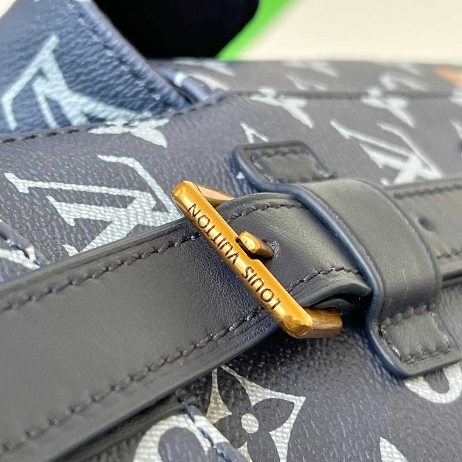 Louis Vuitton Christopher MM (38 x 44 x 21cm)   M46805 - FashionPlug