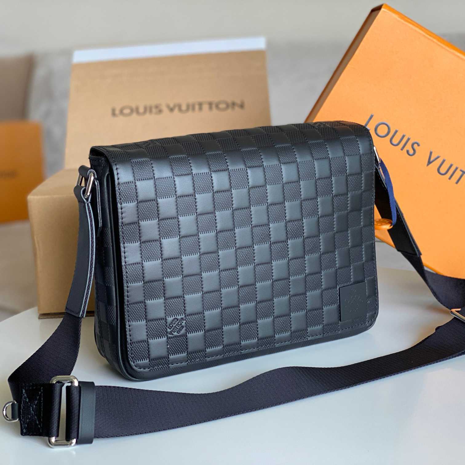 Louis Vuitton District PM (26 x 20 x 7cm)   N42711 - FashionPlug