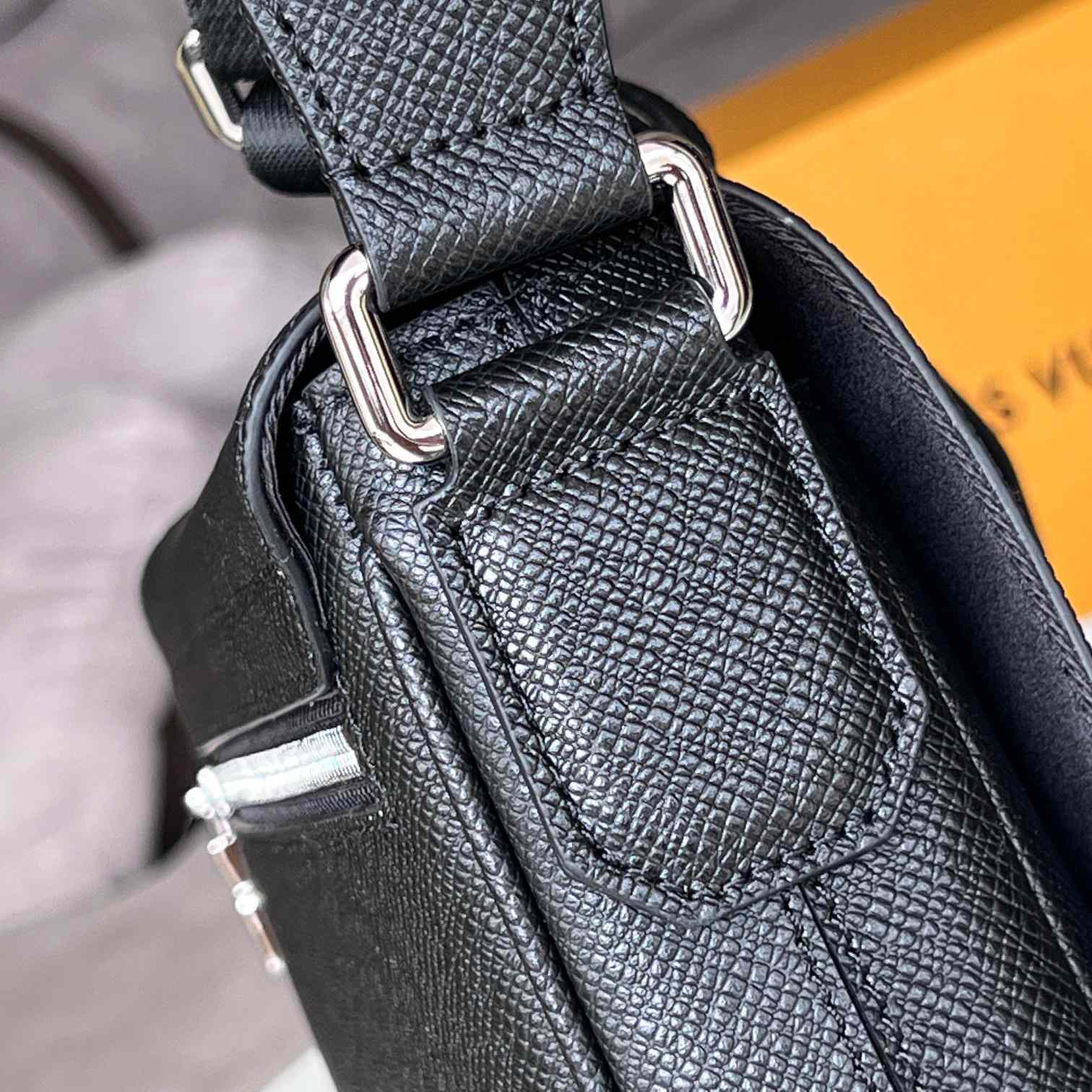 Louis Vuitton District PM (26 x 20 x 7cm)   M30850 - FashionPlug