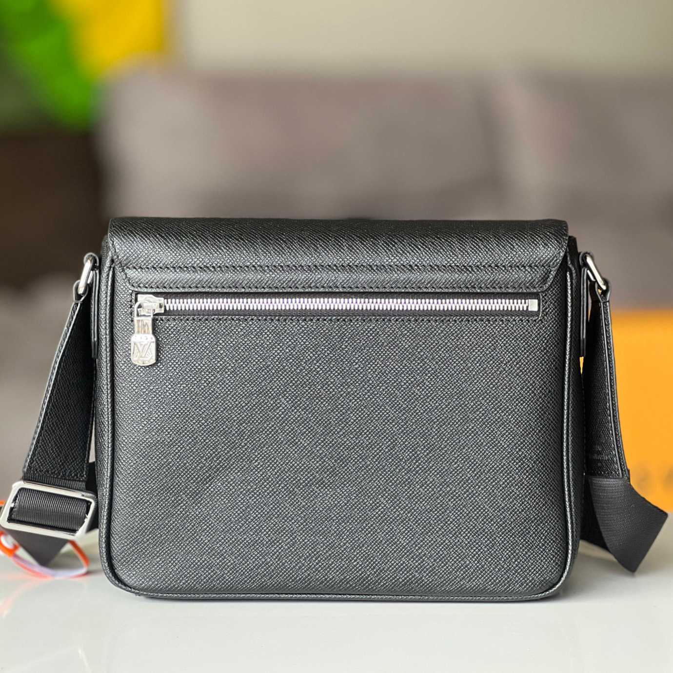 Louis Vuitton District PM (26 x 20 x 7cm)   M30850 - FashionPlug