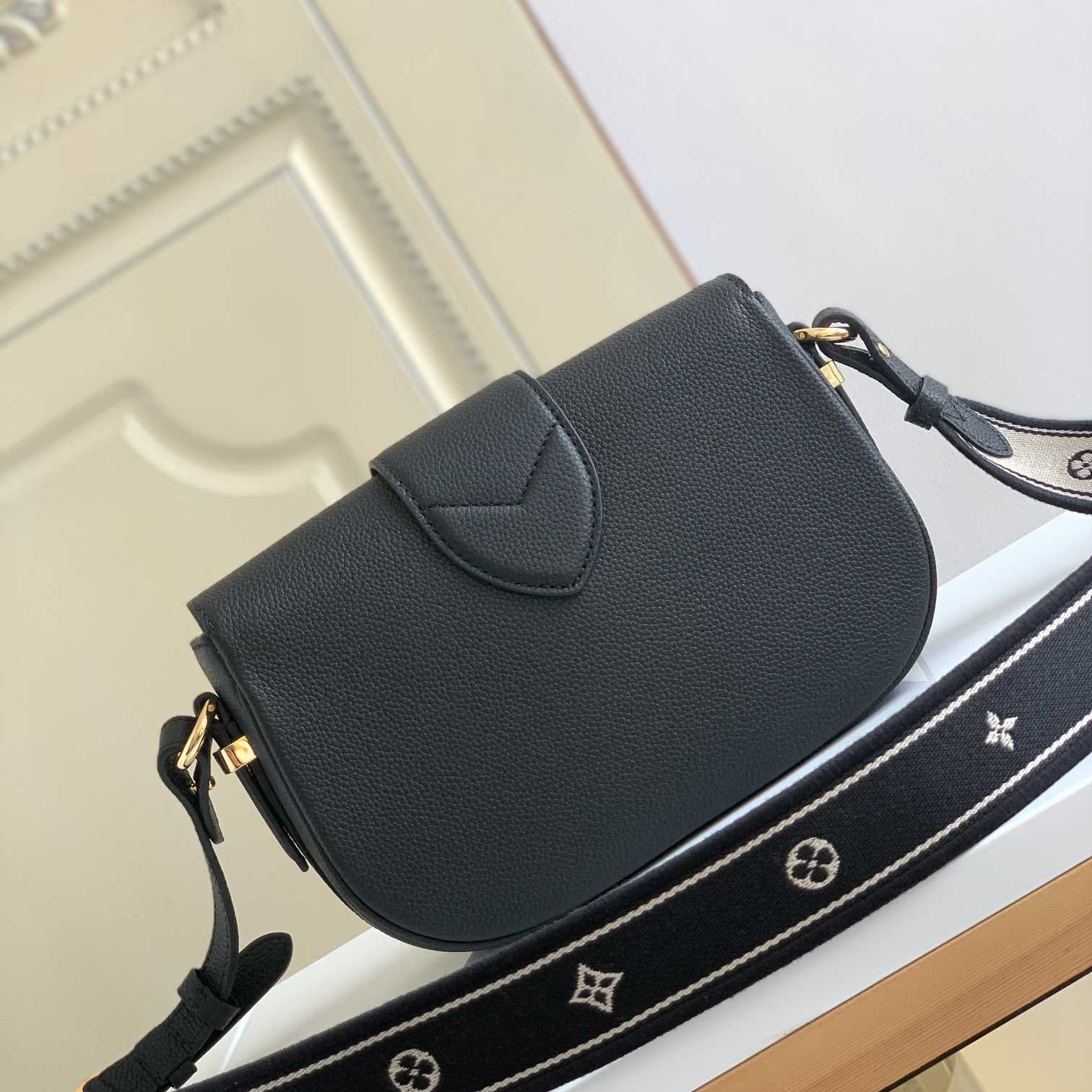 Louis Vuitton LV Pont 9 Soft MM (25 x 17.5 x 8cm) - FashionPlug