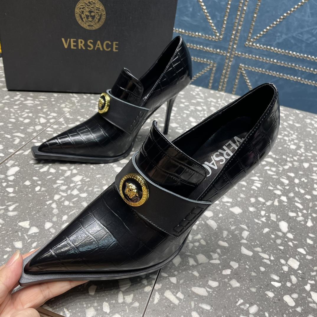 Versace Alia Pumps - FashionPlug