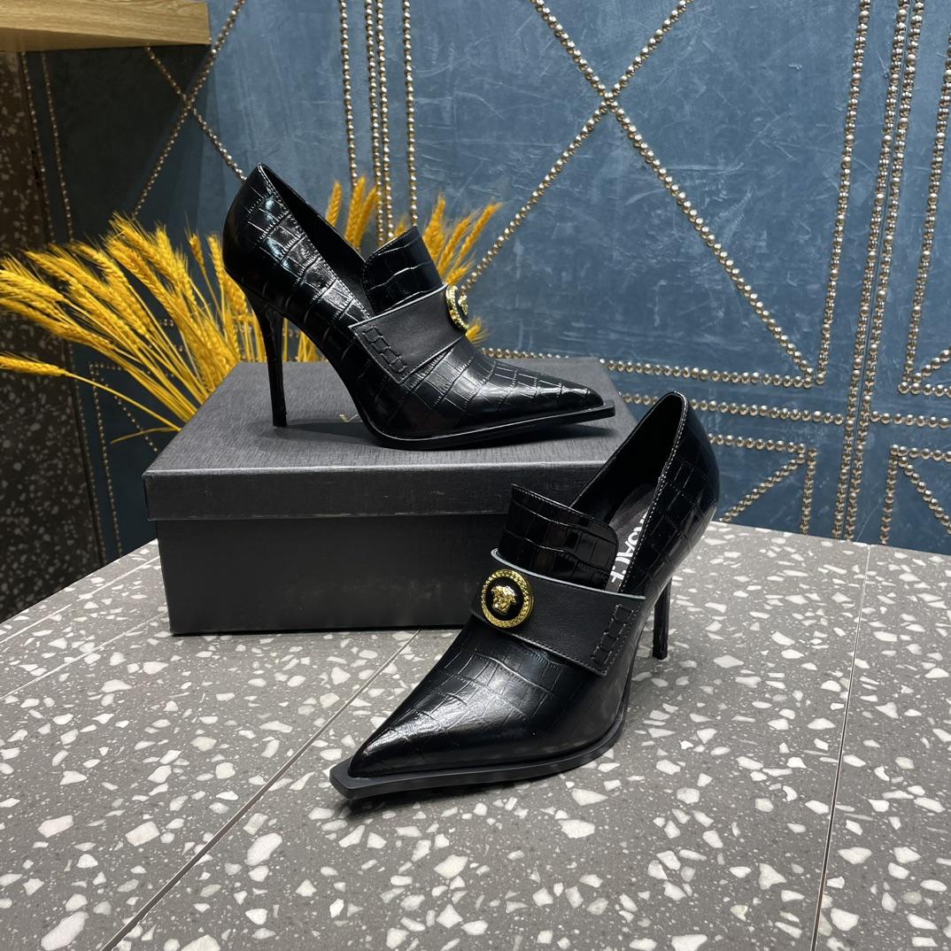 Versace Alia Pumps - FashionPlug