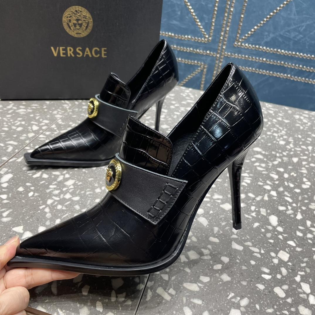 Versace Alia Pumps - FashionPlug