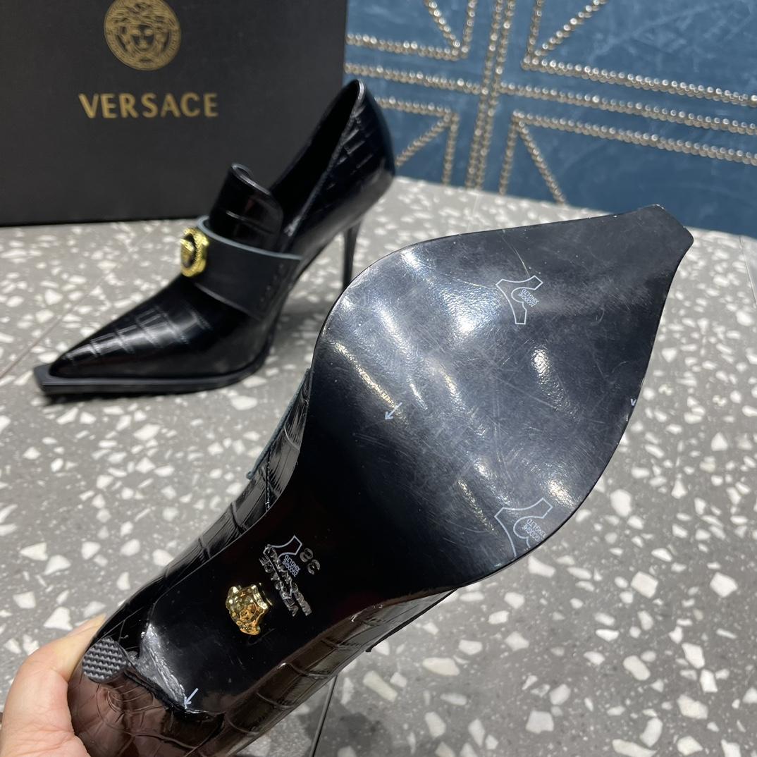 Versace Alia Pumps - FashionPlug