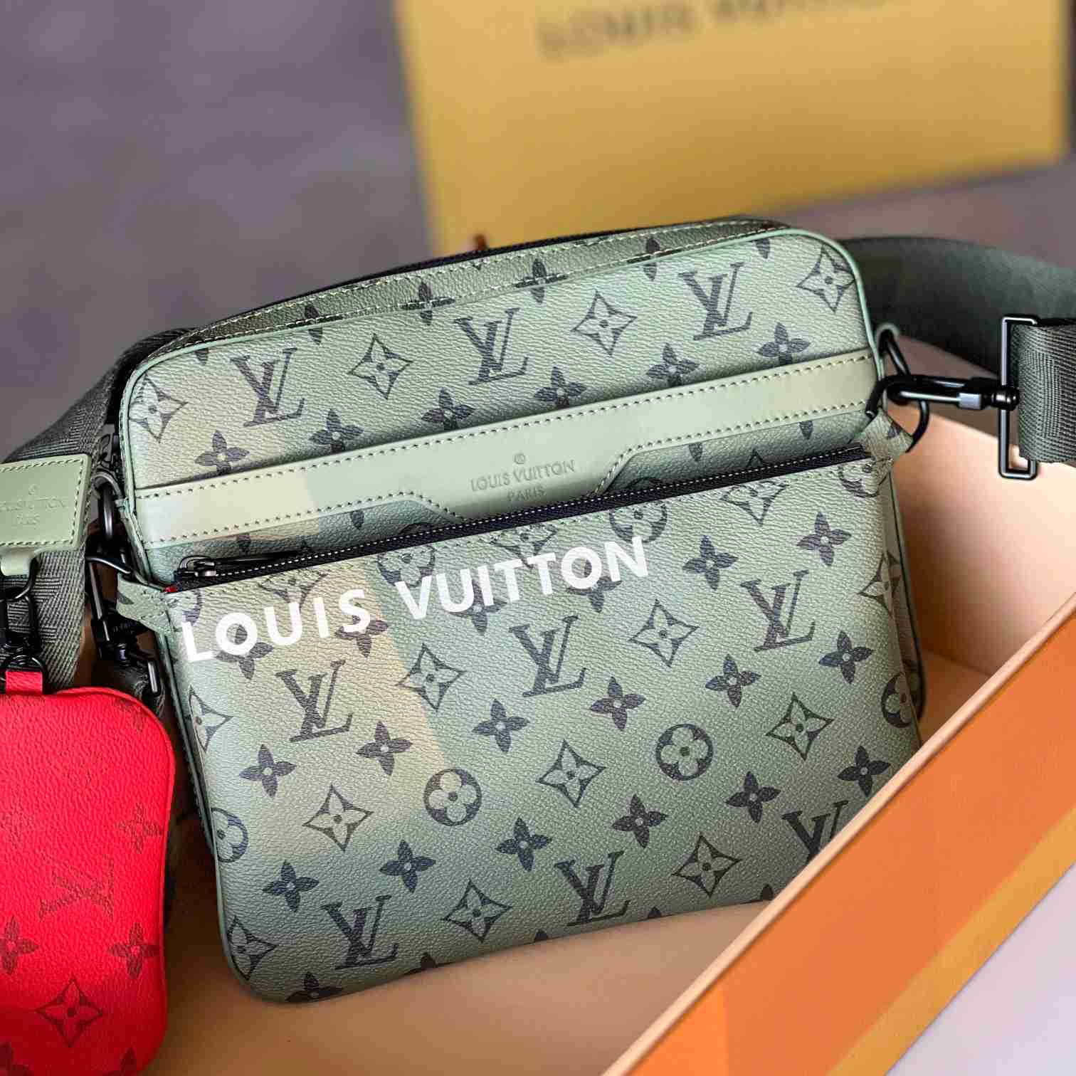 Louis Vuitton Trio Messenger   M23783 - FashionPlug