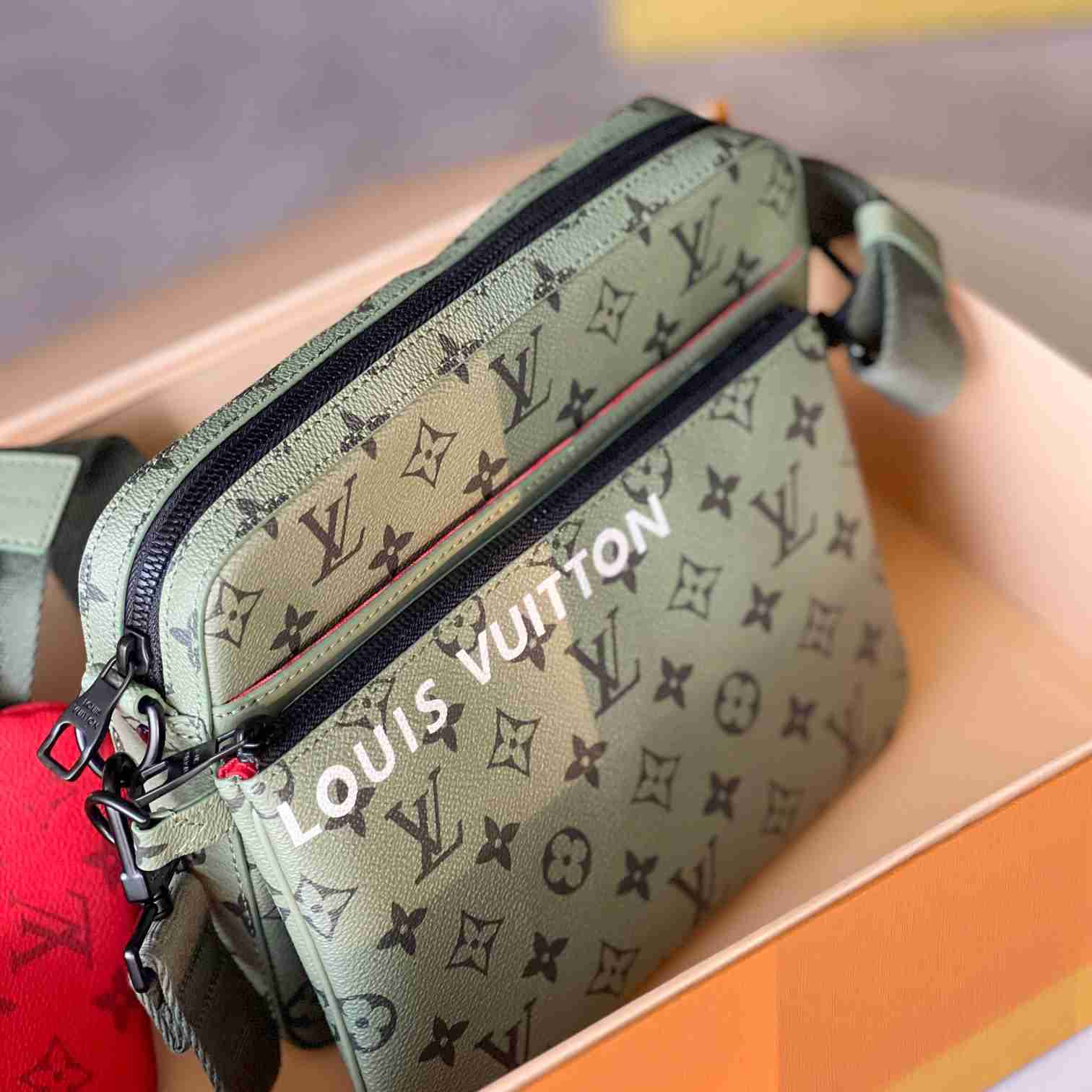 Louis Vuitton Trio Messenger   M23783 - FashionPlug