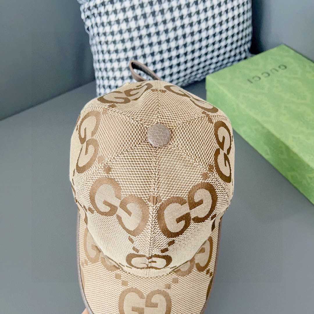 Gucci Jumbo GG Canvas Baseball Hat - FashionPlug