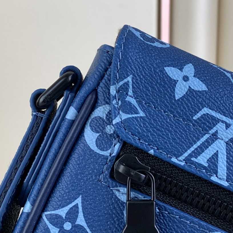 Louis Vuitton District PM  M23785 - FashionPlug
