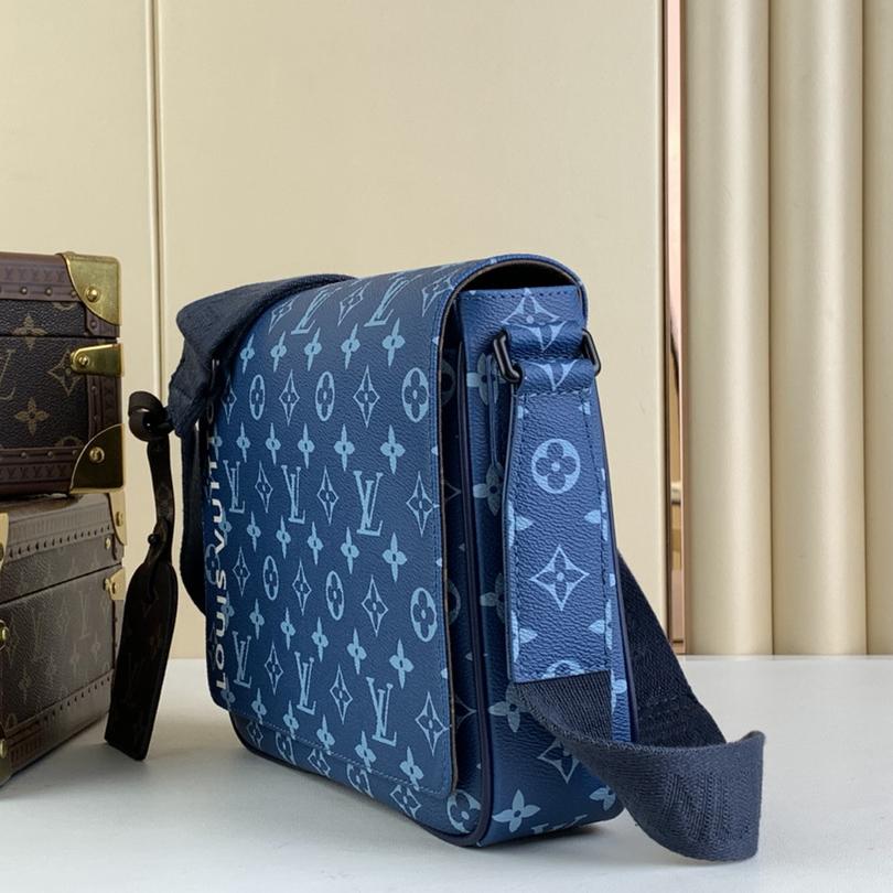 Louis Vuitton District PM  M23785 - FashionPlug