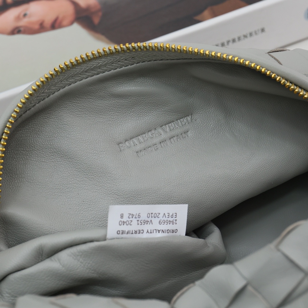 Bottega Veneta Teen Jodie - FashionPlug
