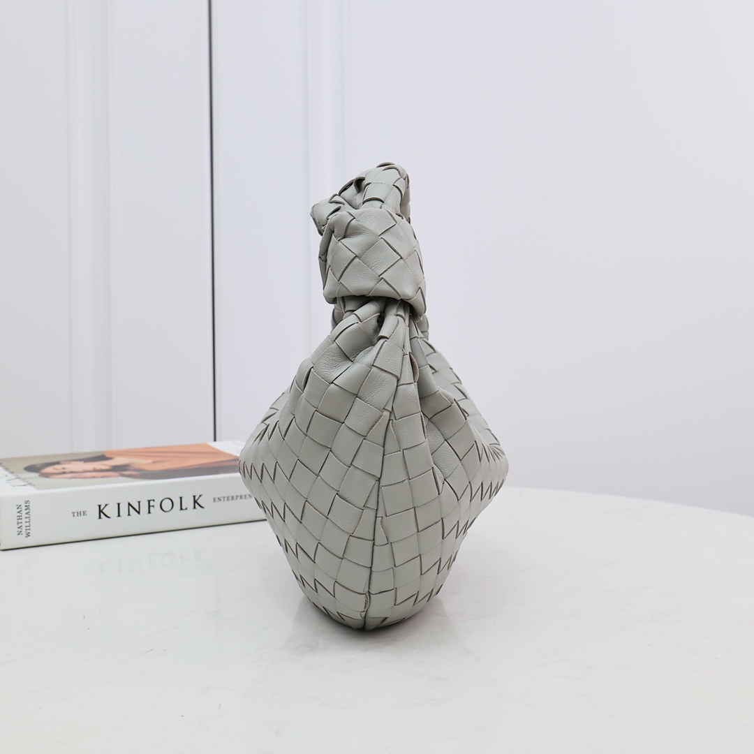 Bottega Veneta Teen Jodie - FashionPlug