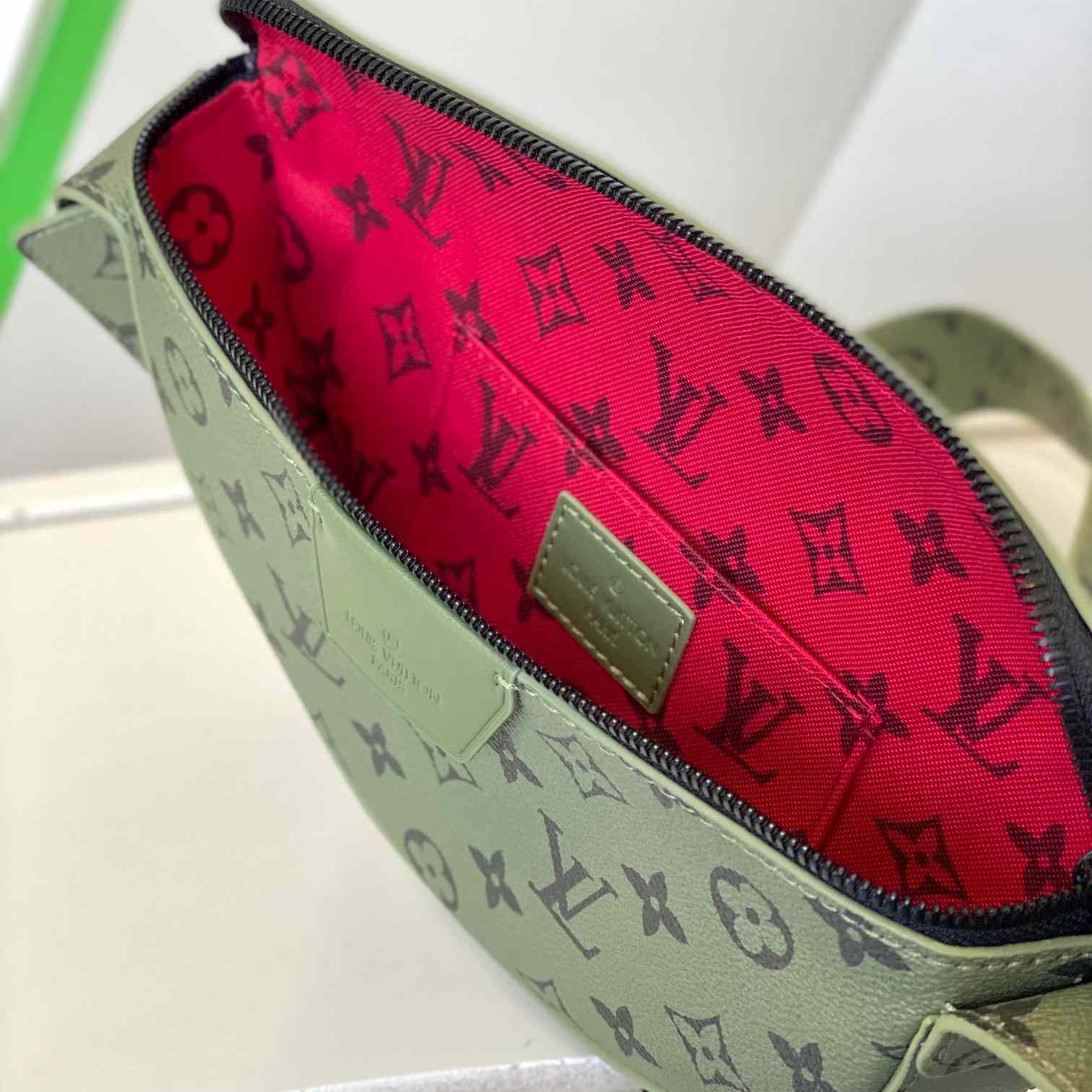 Louis Vuitton LV Moon Crossbody (24.5 x 16 x4.5cm)  M23838 - FashionPlug