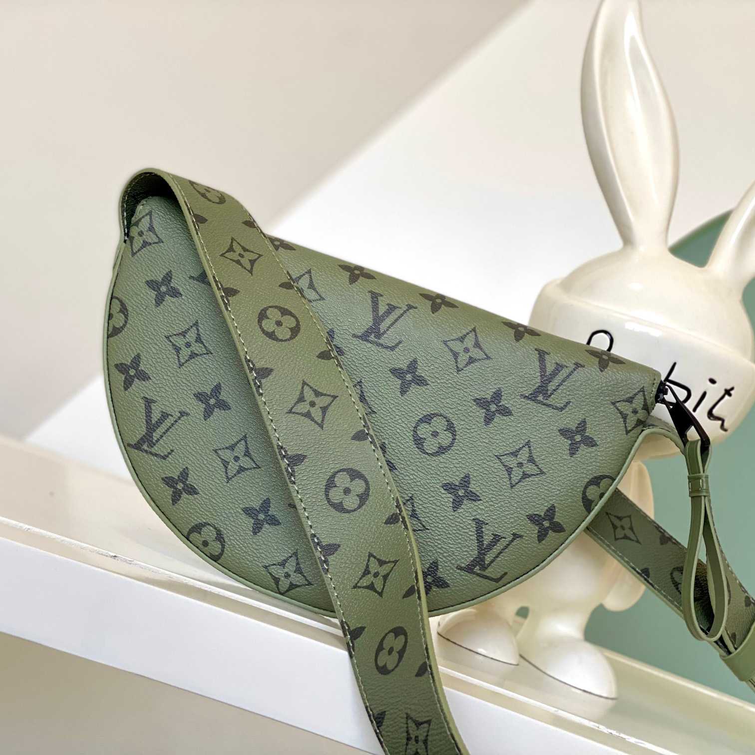 Louis Vuitton LV Moon Crossbody (24.5 x 16 x4.5cm)  M23838 - FashionPlug