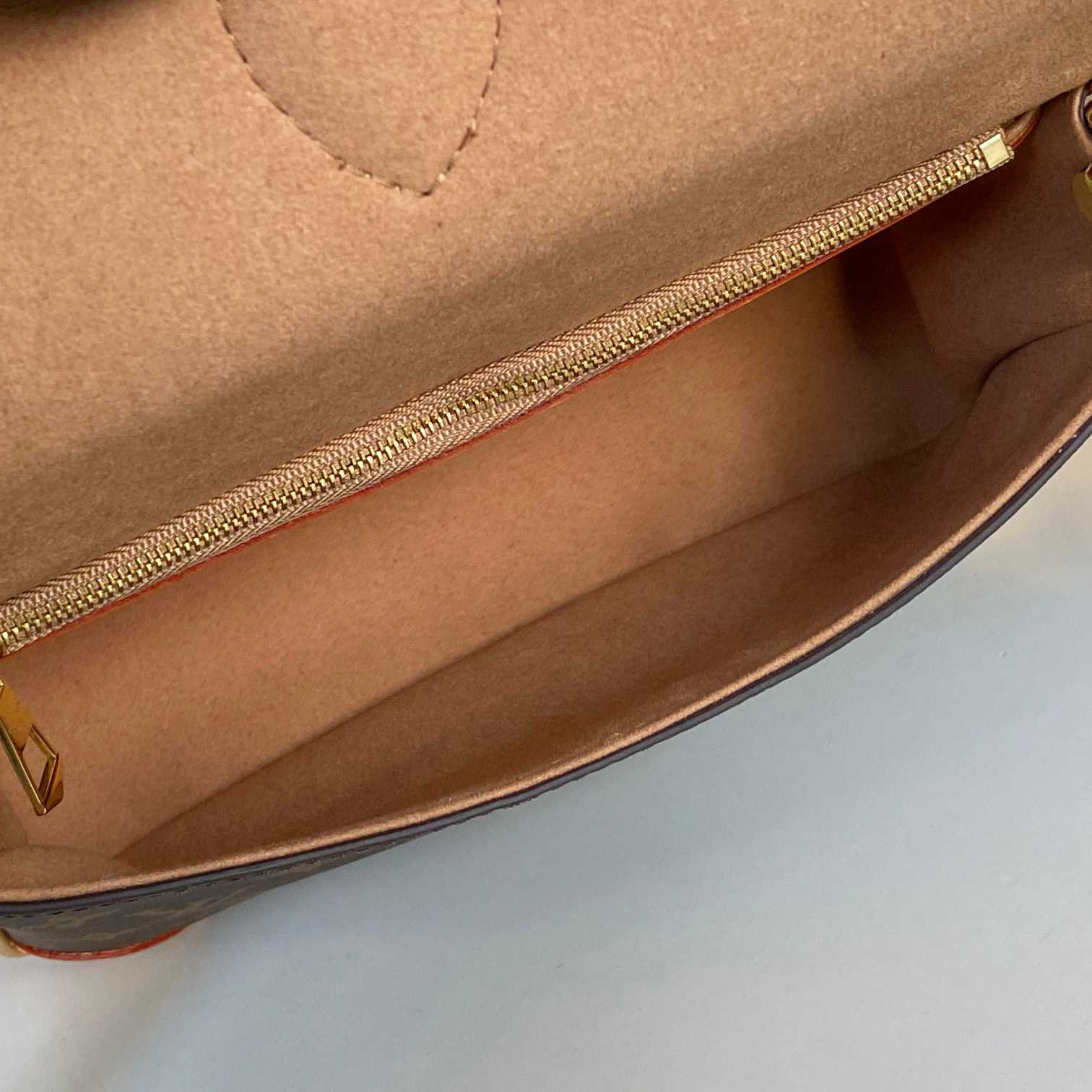Louis Vuitton Diane (24 x 15 x 9cm)  M46317 - FashionPlug