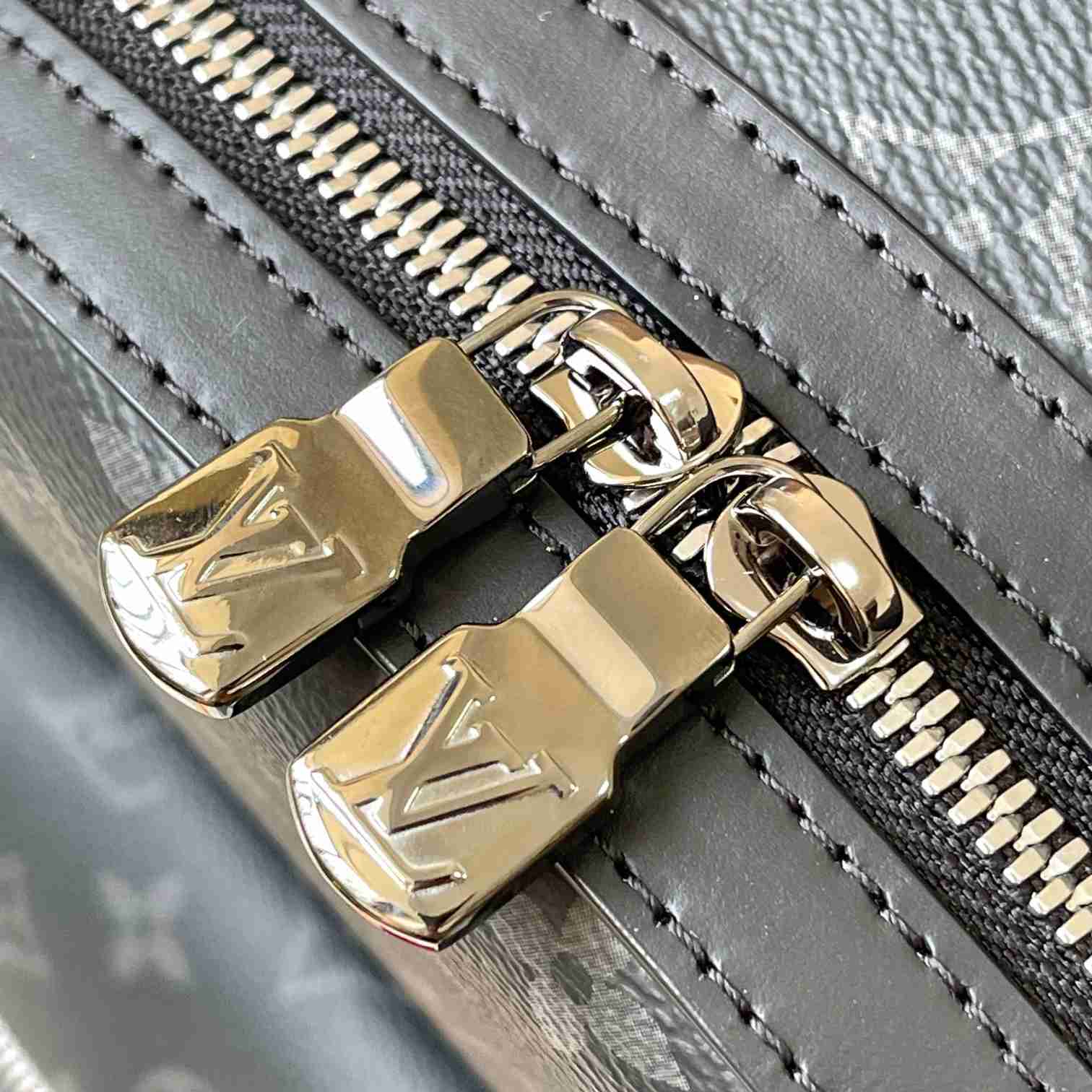 Louis Vuitton Discovery Backpack PM  (29*38*20cm)     M22558 - FashionPlug