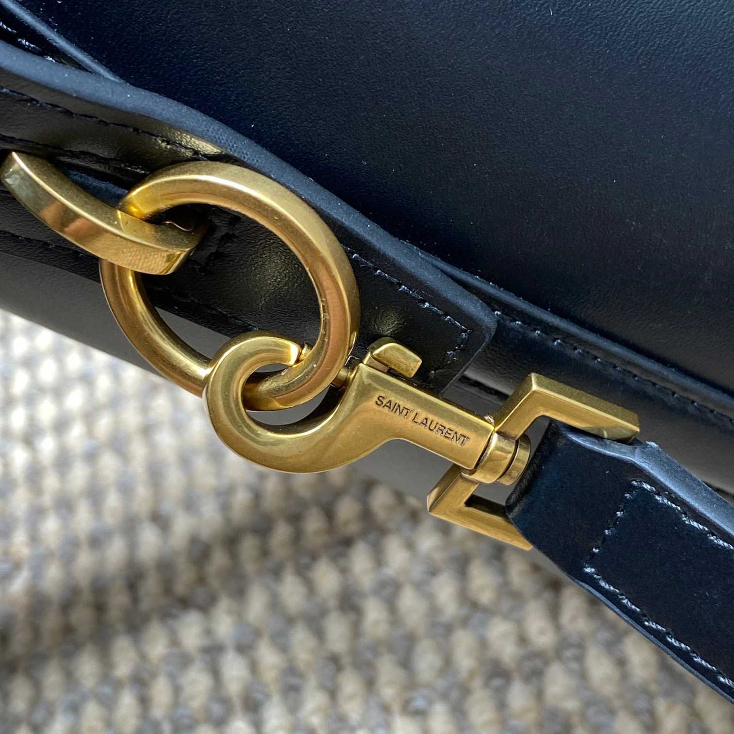 Saint Laurent Le 37 Small In Shiny Leather - FashionPlug