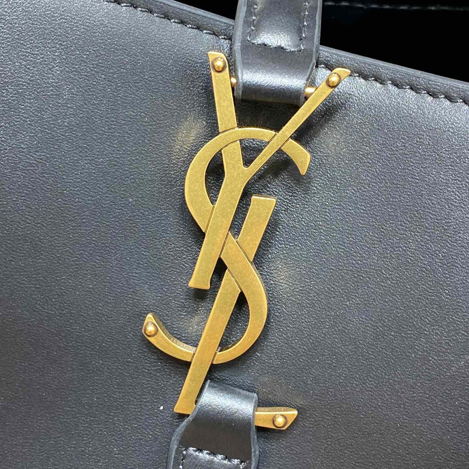 Saint Laurent Le 37 Small In Shiny Leather - FashionPlug