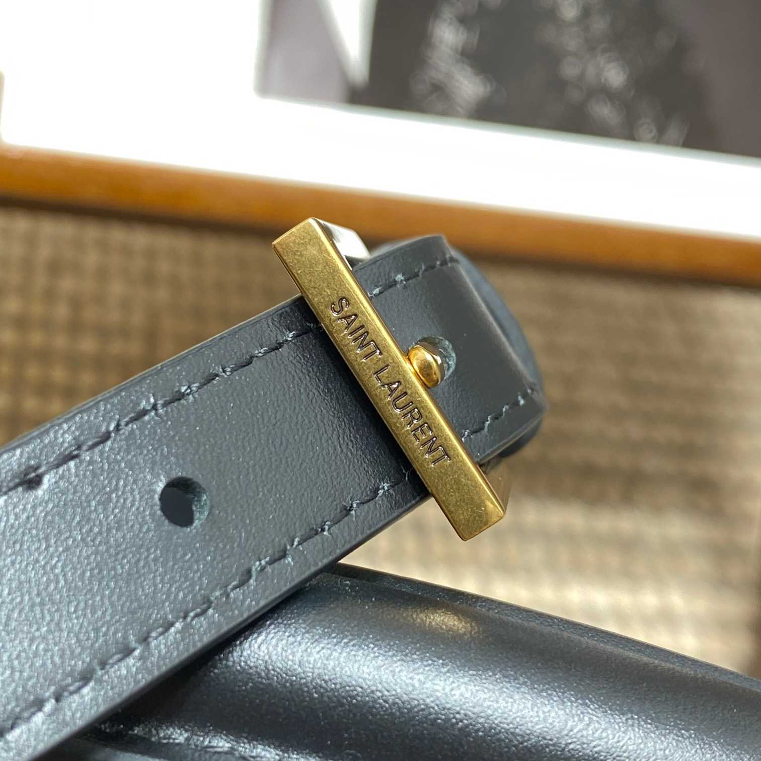 Saint Laurent Le 37 Small In Shiny Leather - FashionPlug
