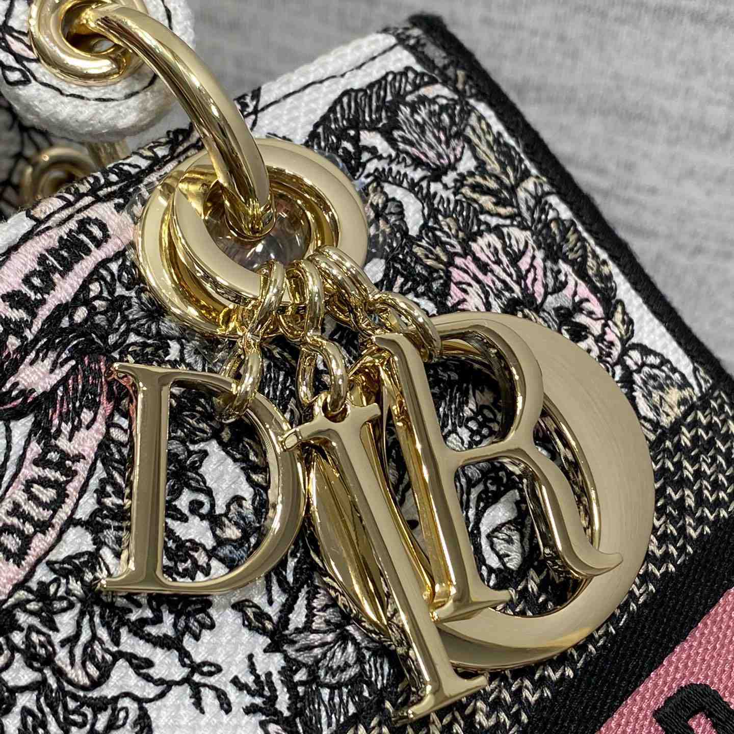 Dior Medium Lady D-lite Bag - FashionPlug